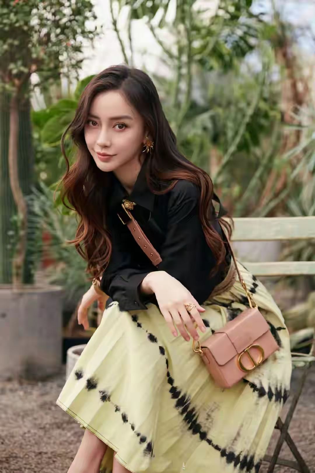 离婚四年后,被爆出新恋情的杨颖,终于不再顾及黄晓明的“体面”