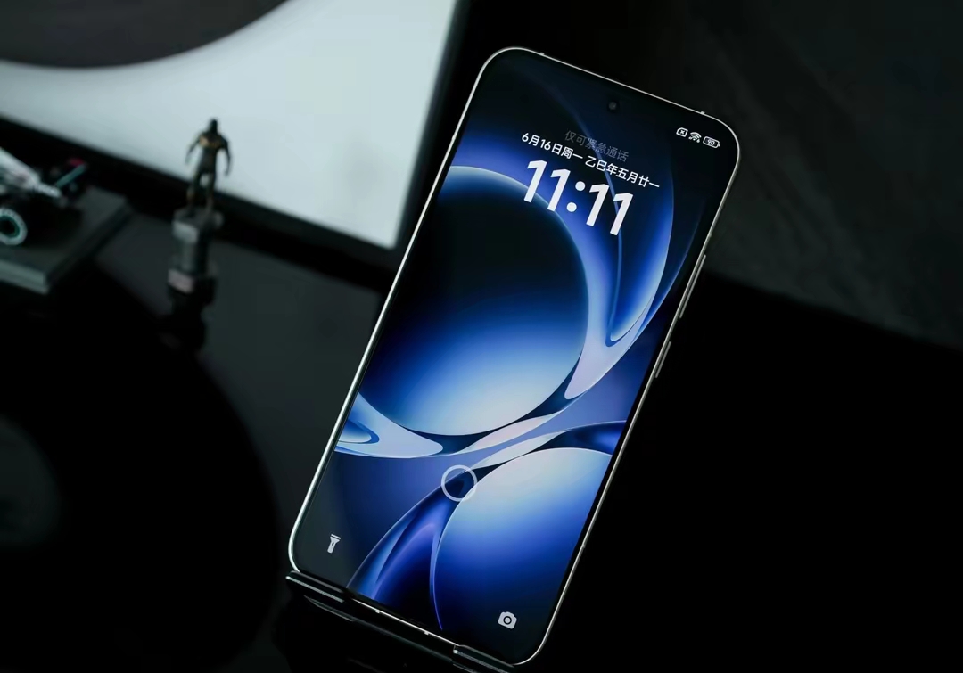 2025國補后，可“閉眼入手”的直屏手機，3nm旗艦芯+大電池+超聲波
