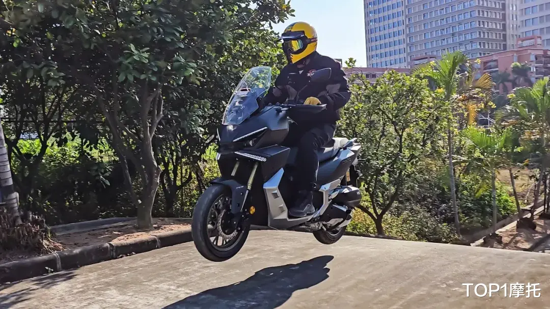 能否平替ADV150，新大洲本田NS150XC试驾，飞坡、滑胎、烂路信手拈来