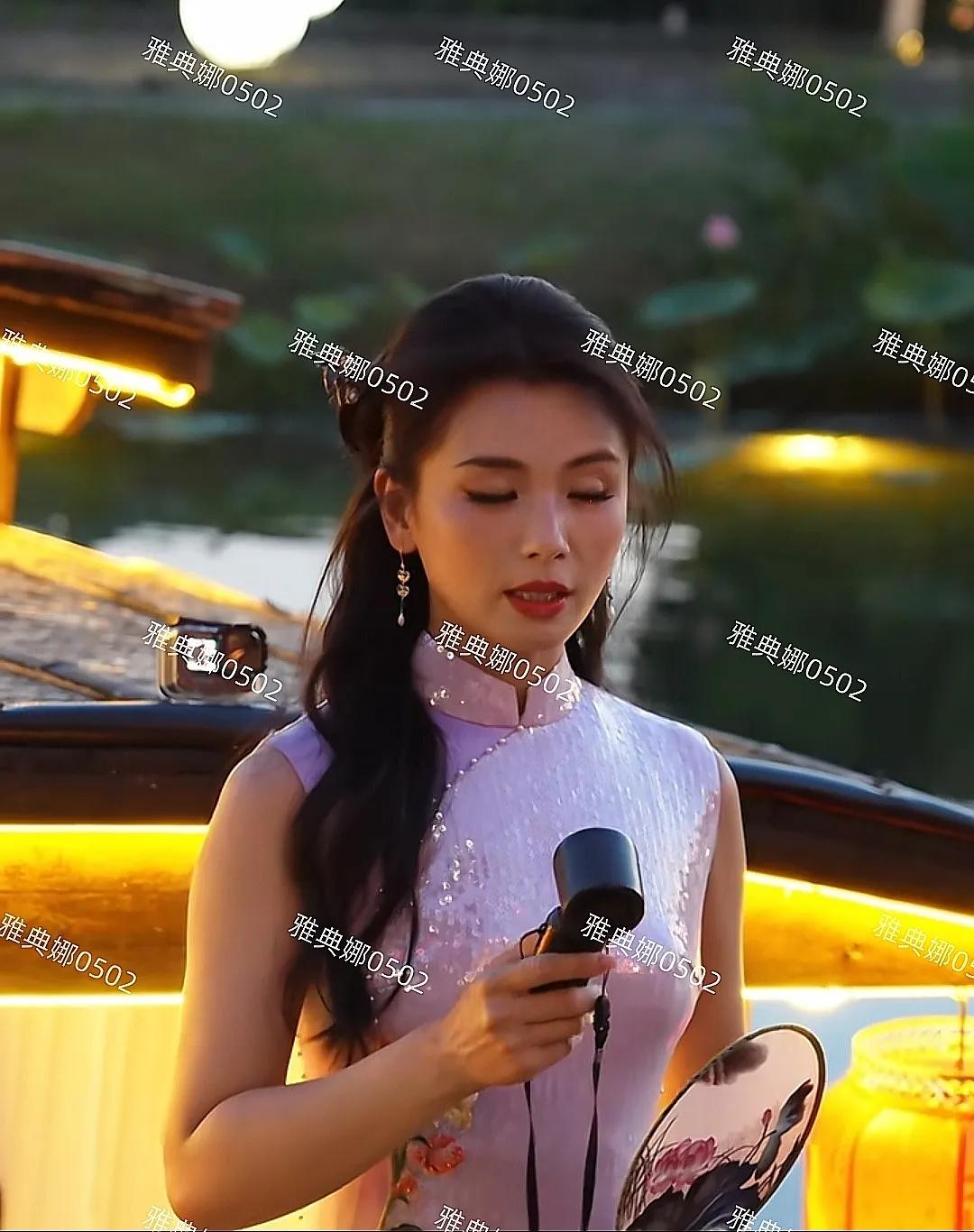 刘涛本人没有网上说的那么年轻漂亮，本人皮肤黝黑骨架大一脸苦相