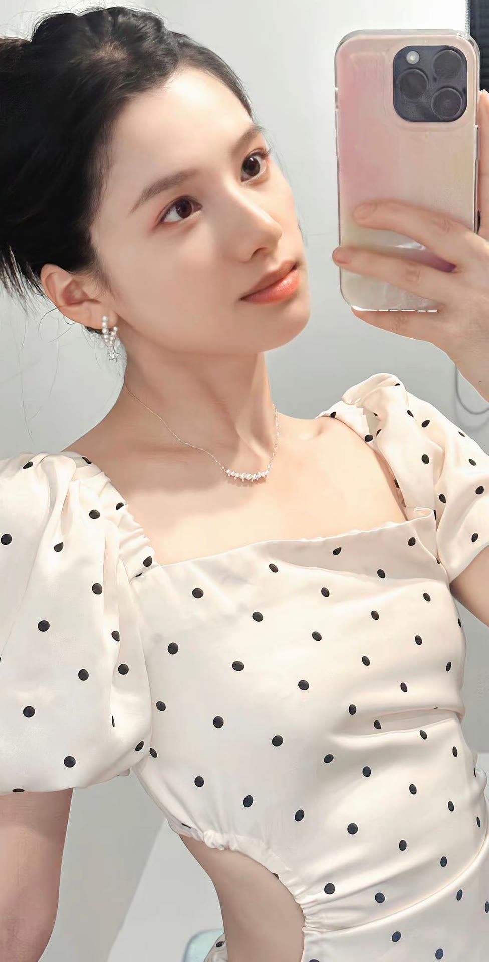 张靓仪，身材完美曲线