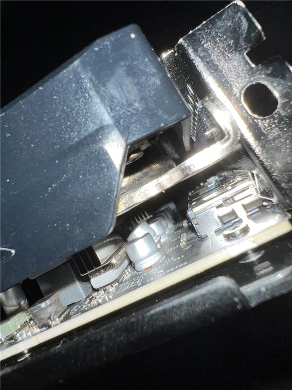 RTX 5090刚炸没几天:RTX 5070又出现电容爆炸!发出巨响散发焦味