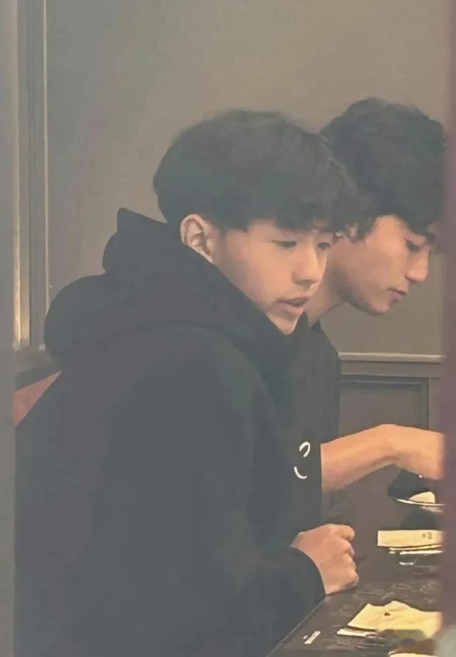 张柏芝两个儿子账号被发现，多张生活照曝光