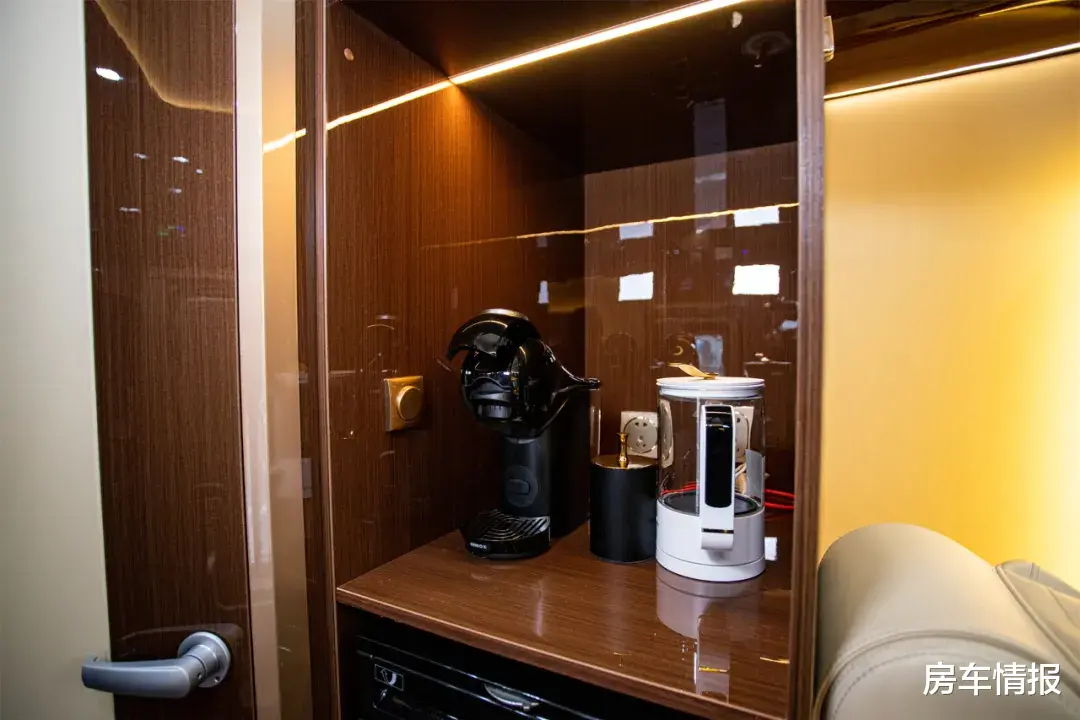 原价88万现在不到30万！国内独一份的商旅房车，设计有点离谱