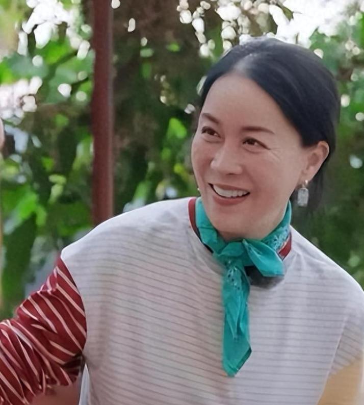 那英老公不忍了！公开回应婚内出轨传闻，亲密照终于有答案了