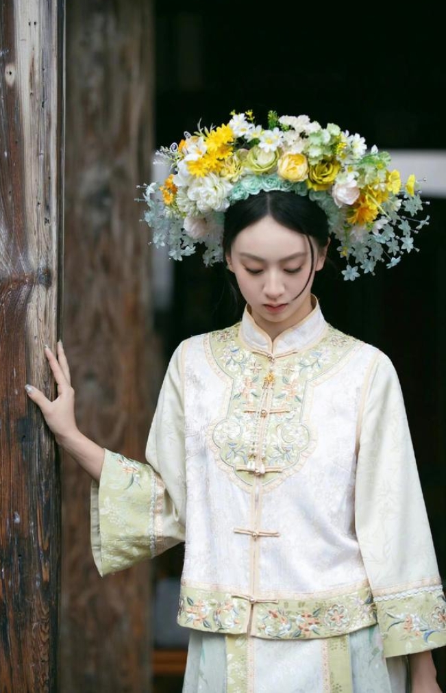 17岁森碟簪花美出新高度！与叶一茜同框似姐妹，养成系太绝