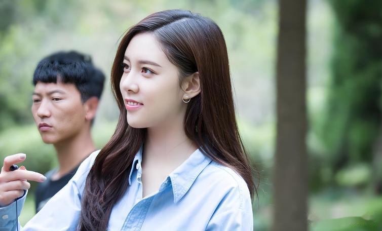 和张一山同居，和鹿晗传绯闻，她连杨迪都不放过？