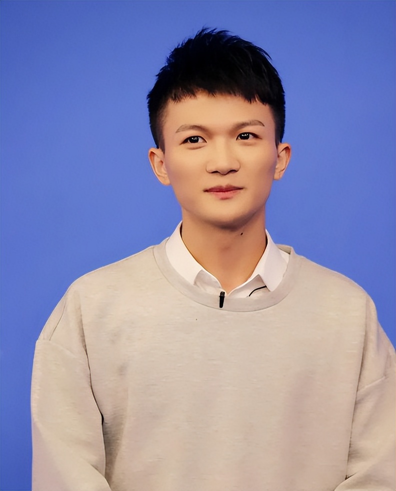 香港大火仅1天，周深一个举动实现口碑暴增，把江湖地位展露无疑