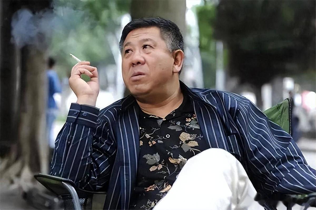 原来他俩是夫妻,家里家外老婆是领导,68岁住大别墅仍坚持拍戏