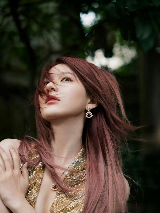 赵露思美腿[舔屏] ???