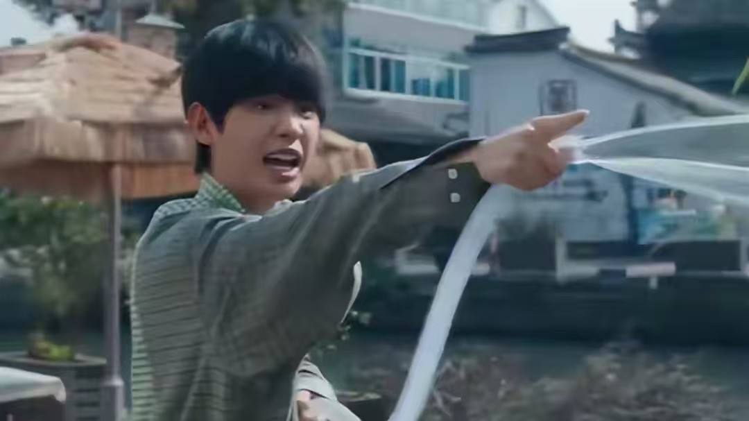 目光呆滞，台词生硬，蒋欣、童谣联手，也拯救不了他这个拖油瓶