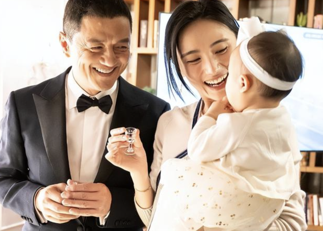 李亚鹏妻子自爆没钱了！从大平层搬到水泥房，3岁女儿嚎啕大哭