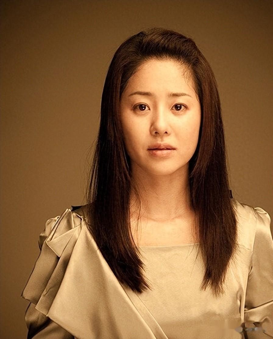 昔日韩剧女神豪门婚姻破碎，失去子女抚养权，面对镜头忍不住落泪