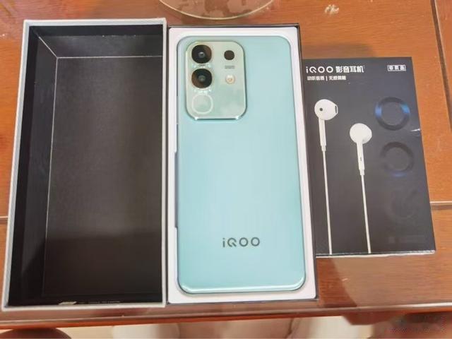 LCD護眼屏+6500mAh+90幀王者不虛，跌至760元，讓山寨機無路可走