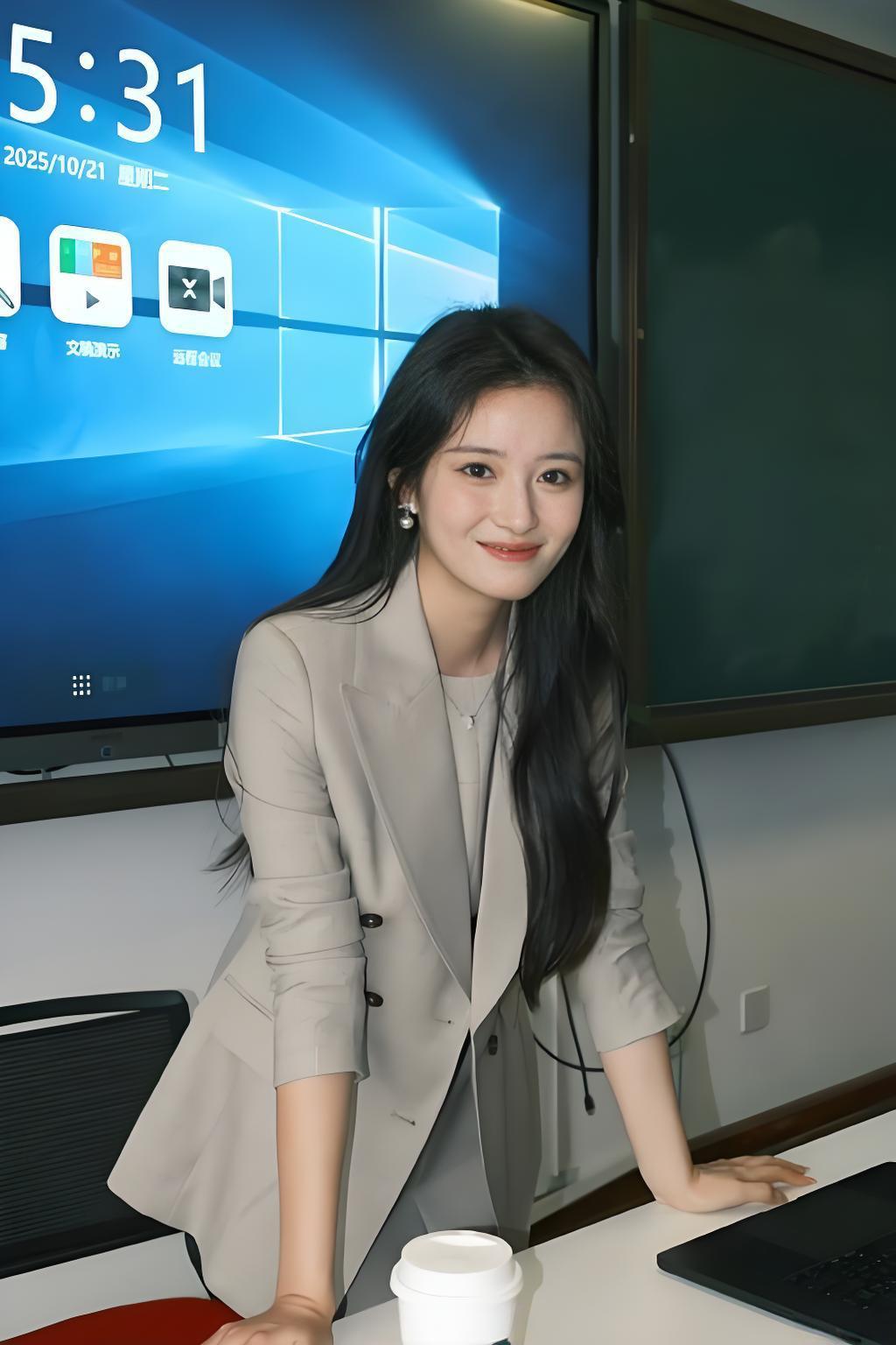 庞铮在星光大赏翻车，发文跟贺峻霖公开道歉，网友并不买账