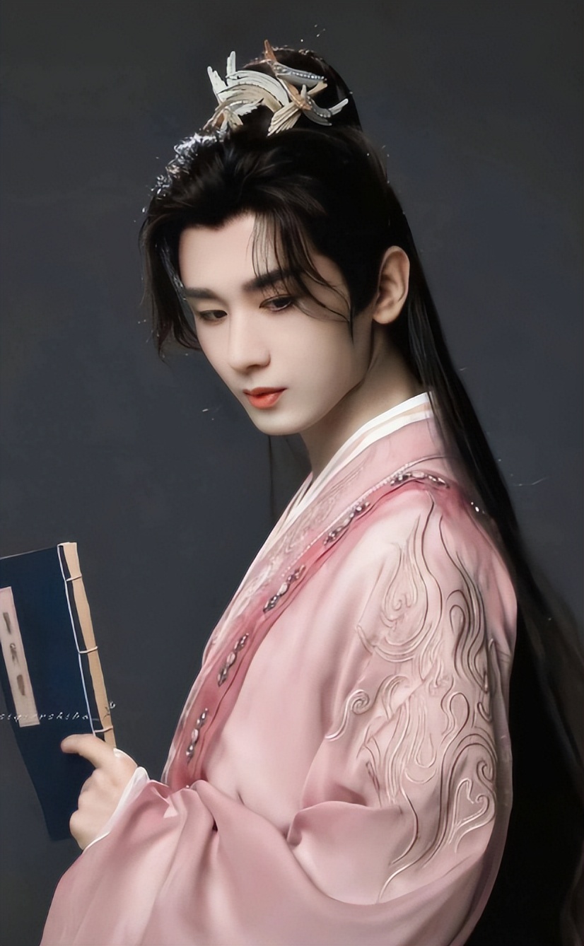 央视网文娱锐评，看完《莲花楼》再看《赴山海》，没对比就没伤害