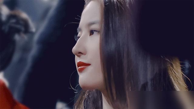 35岁刘亦菲豪宅火了？低调有品，猫狗相伴太治愈