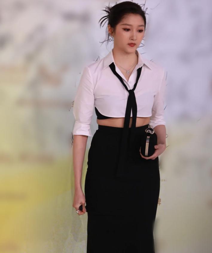 米兰第三弹，关晓彤老年装，陈梦生图无瑕疵，袁娅维上裹下露好御