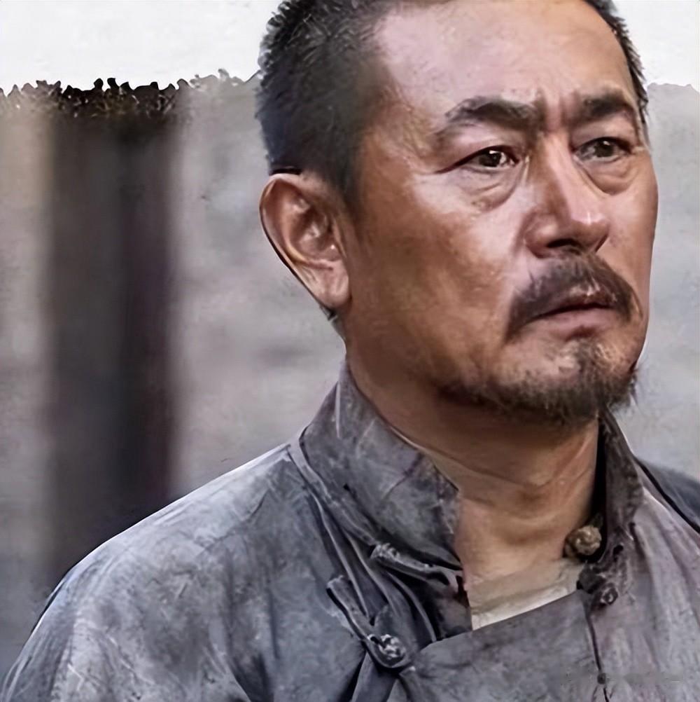 原来李洪涛的妻子是她，夫妻低调恩爱34年，两个小嗜好让妻子烦恼