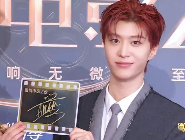 电影之夜男明星集体翻车，松垮、疲惫、黑眼圈、尽显真实状态