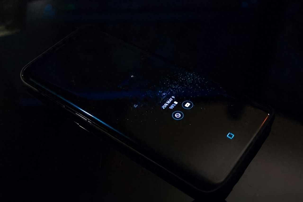 手機“新鐵三角”誕生！7500mAh+8.3mm，紅米給行業響亮耳光