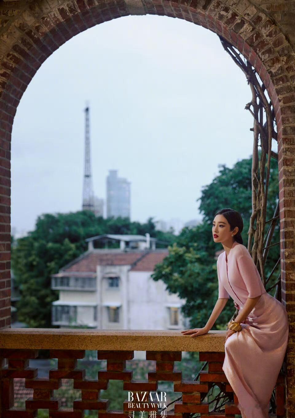 唐艺昕《时尚芭莎》大片释出,中西合璧的优雅和现代气息