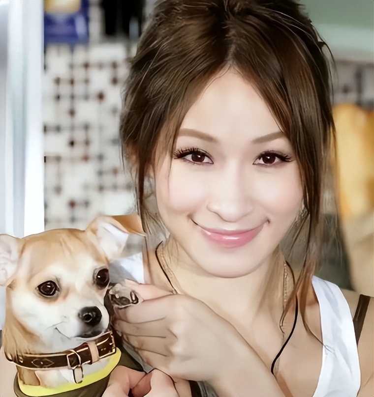 钱再多有什么用？46岁萧亚轩被曝的现状，给所有中年女性提了个醒