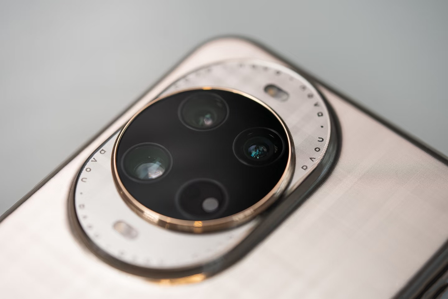 華為努力沖銷量，昆侖玻璃+百倍變焦+100W，512GB現已跌至2889元