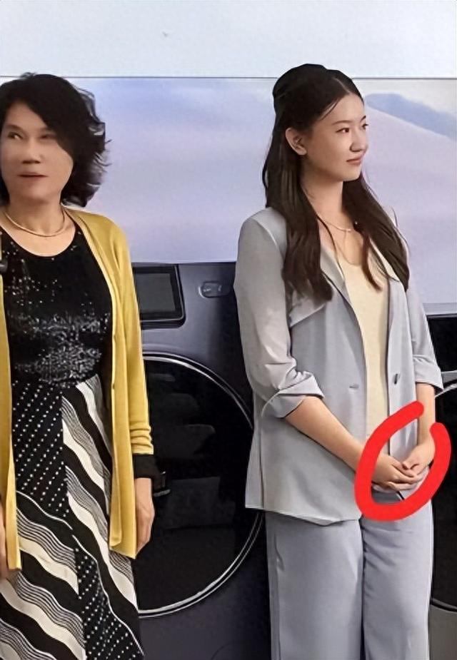 孟羽童明显懵了,董明珠直播“撕破脸”,彻底曝光她被开除的真相