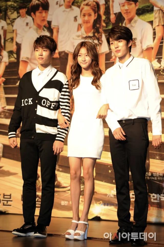 才14岁的金赛纶就已经出落得这么标致清纯秀美，难怪会被渣男盯上