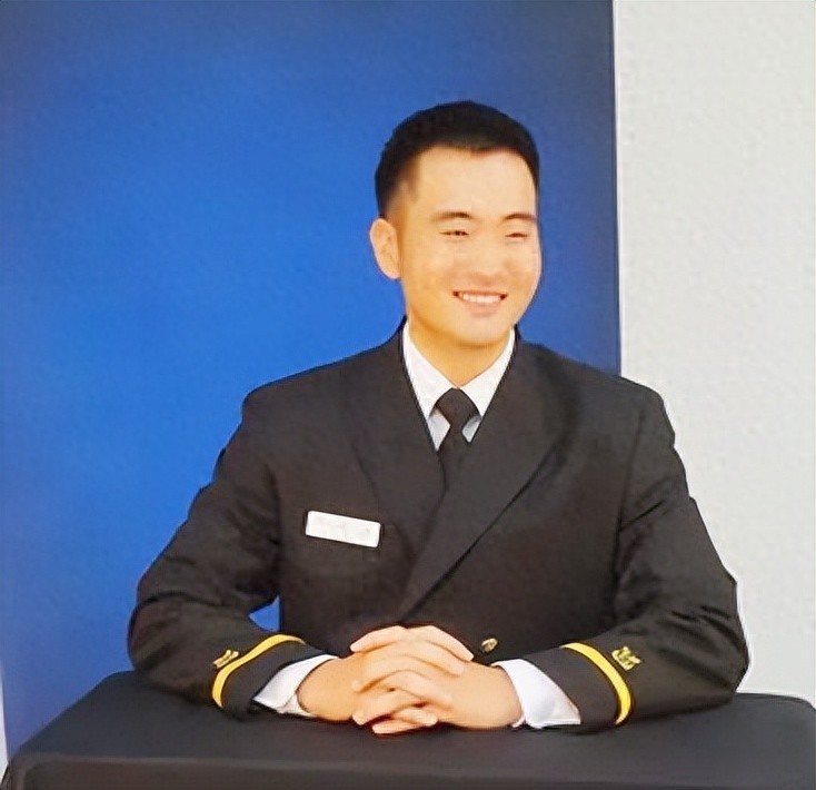 三星太子李智昊：入伍两个月瘦一圈，离婚16年的父母为他罕见同框