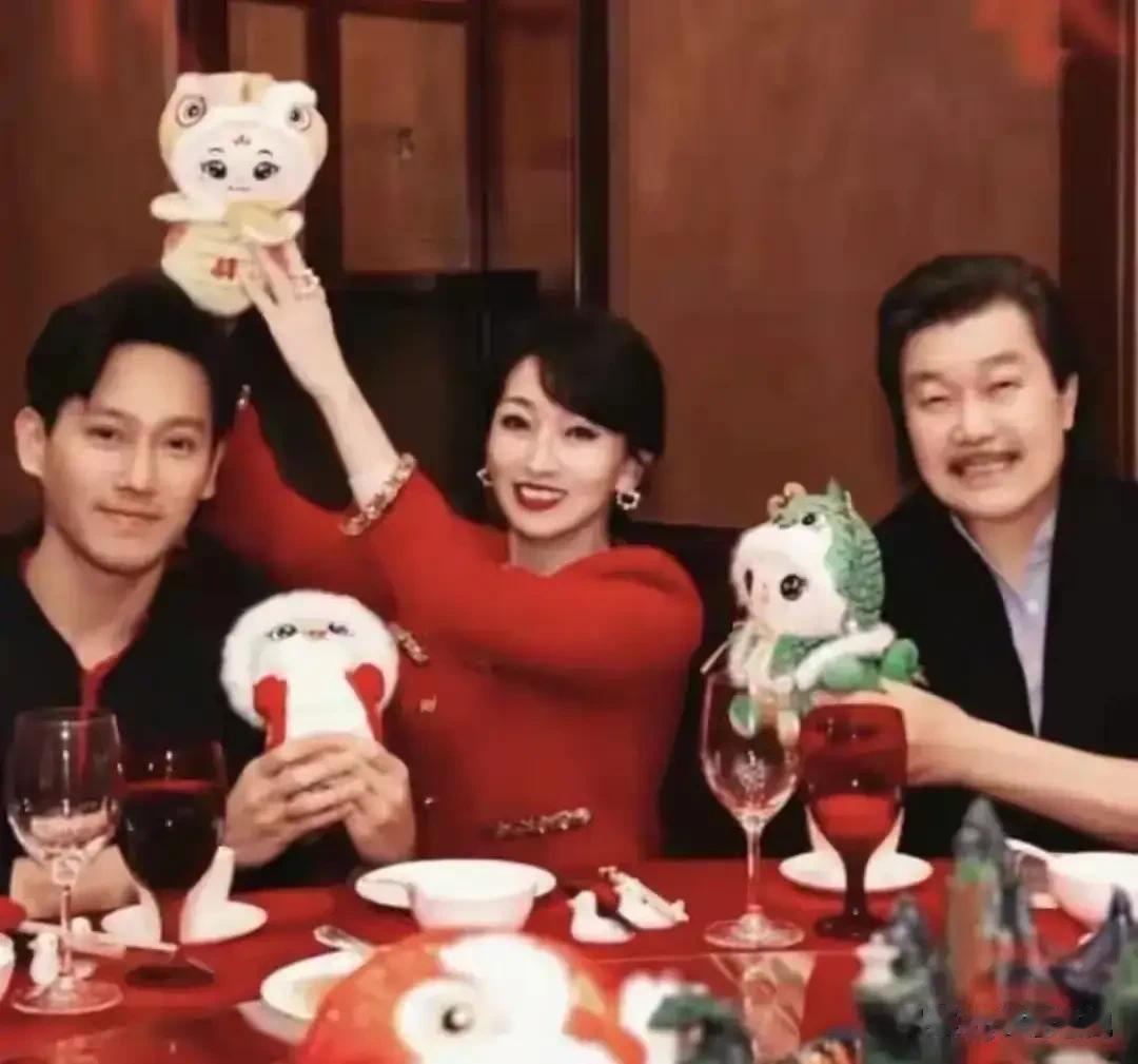 72岁赵雅芝和80岁老公团聚晒照,状态超级无敌好,堪称保养奇迹