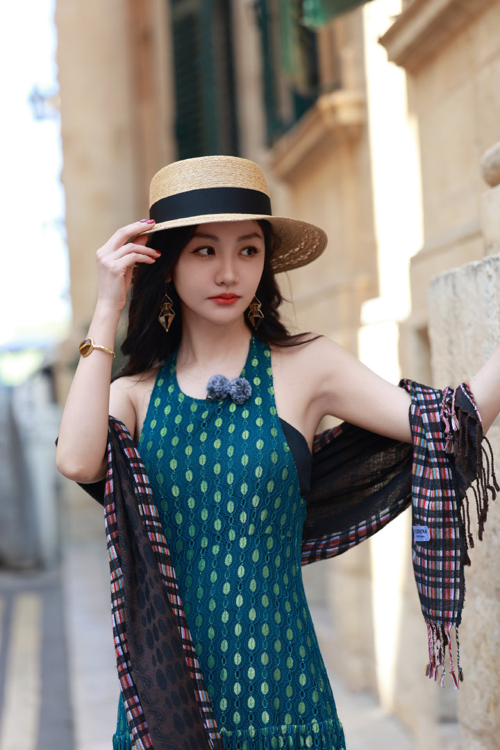 #明星# 杨蓉，好权威的美貌