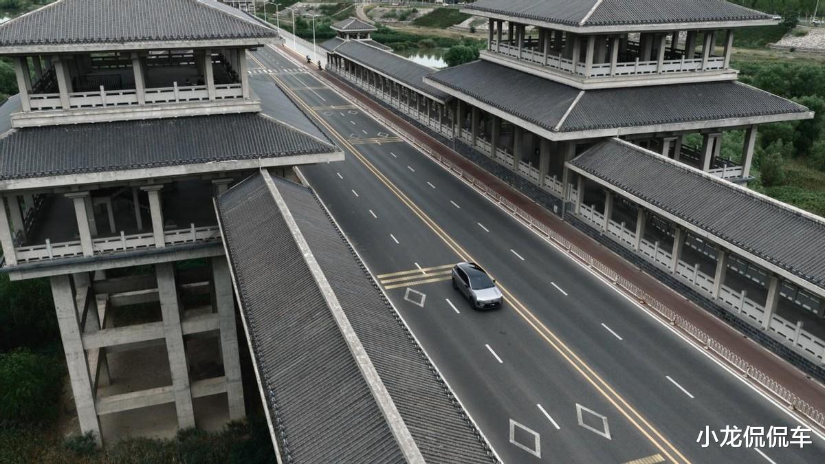 拖家带口轻松爬大坡，全新XC70人称豪华超混第一车，名不虚传