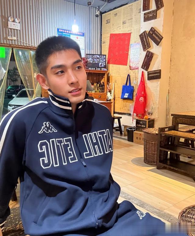 梁浩川是体育生，他也是一位非常优秀的男演员。