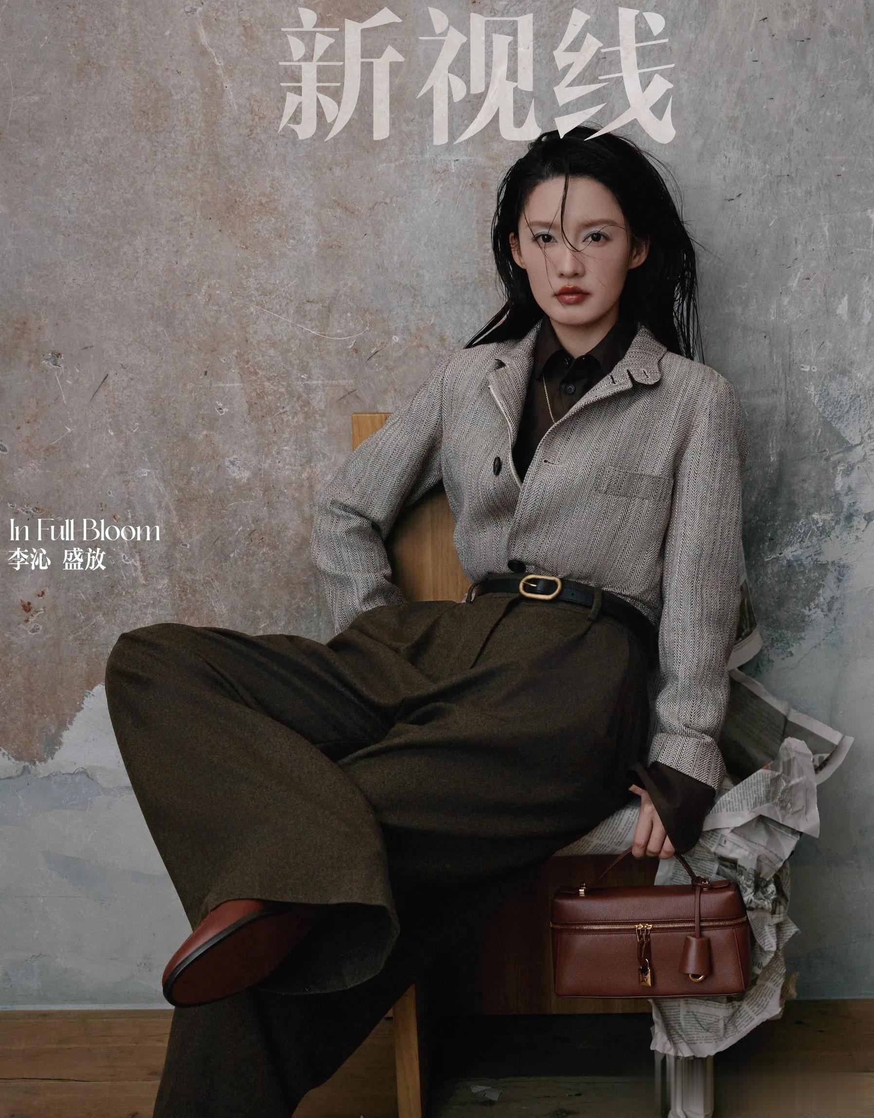 李沁最新杂志大片，湿发红唇气场全开，最后一张美到我心坎上了