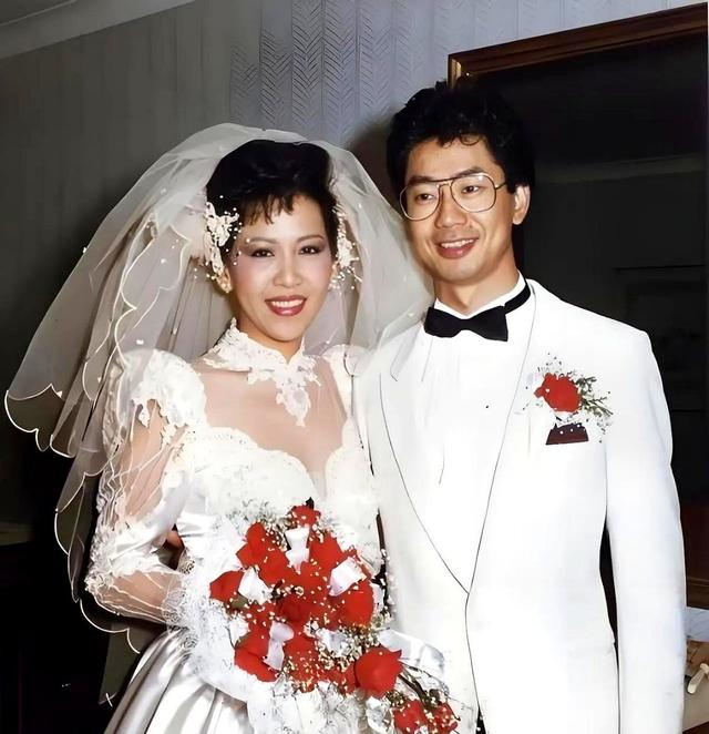 骗光明星20亿，连亲妈都不放过，霍家“败家子”被钉上“耻辱柱”