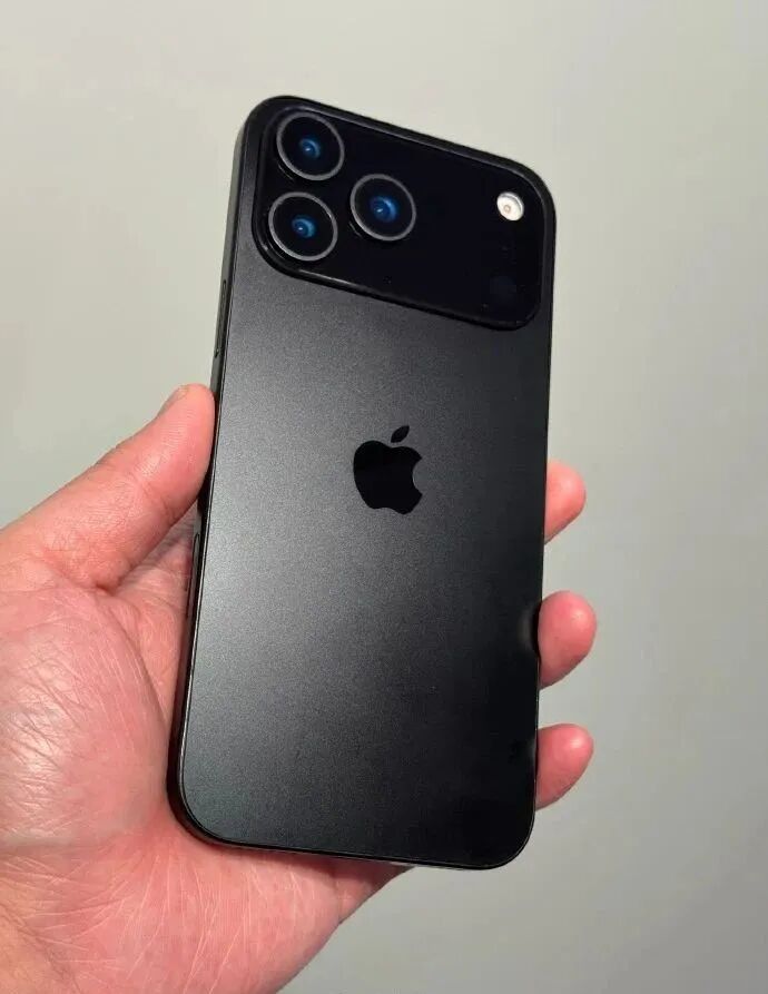 iPhone18ProMax或迎来黑色回归?苹果终于攻克掉漆魔咒!