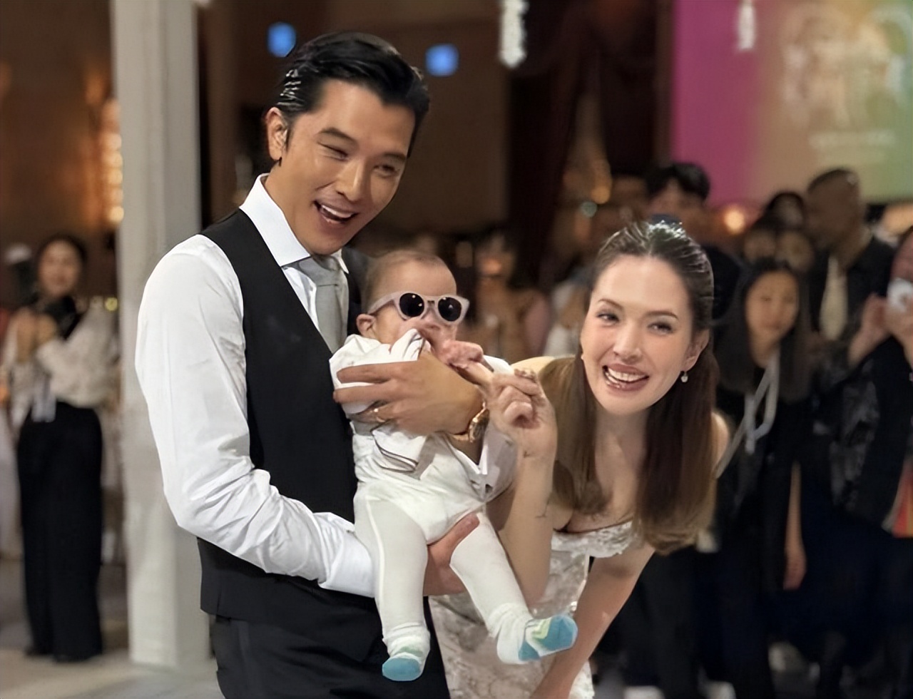 离婚2年，11岁还未上学的孩子，揭开了王力宏和李靓蕾仅剩的体面