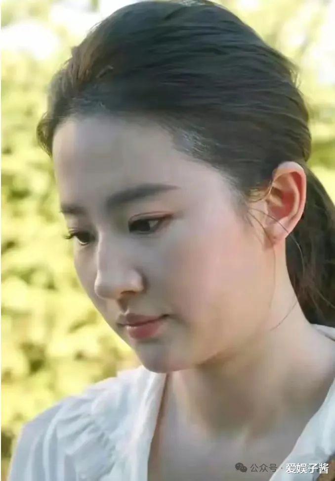 刘亦菲深夜聚餐被嘲“胖成大妈”？神仙姐姐的“反焦虑”人生才是真顶流！