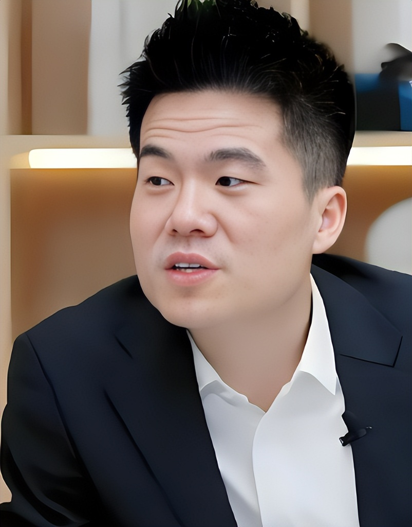 俞敏洪没想到，董宇辉受邀九三阅兵半月多，再因一个举动口碑暴涨