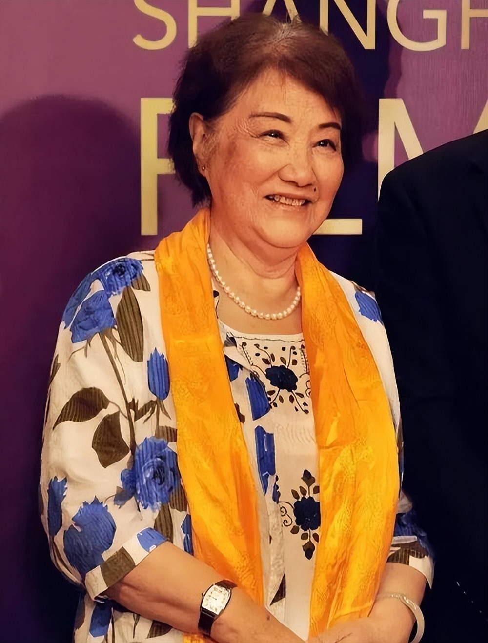 定居美国10余年，78岁却回国“捞金”，这就是人民口中\老艺术家\