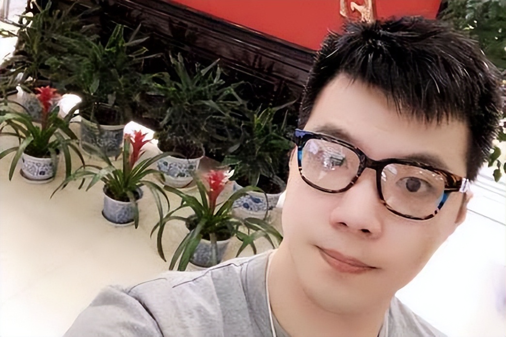 黄奕发视频又开始试探，评论区一边倒，她为自己的狂妄付出了代价