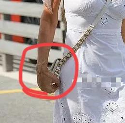 暴露年龄!桑切斯和贝佐斯婚后第一次独自逛街,皮肤松弛老了十岁