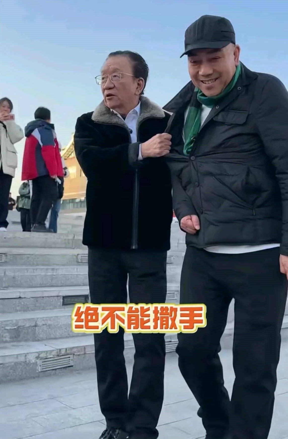 杨议算是把路走绝了！直播讽刺闫学晶“酸黄瓜”，喜剧圈全得罪了