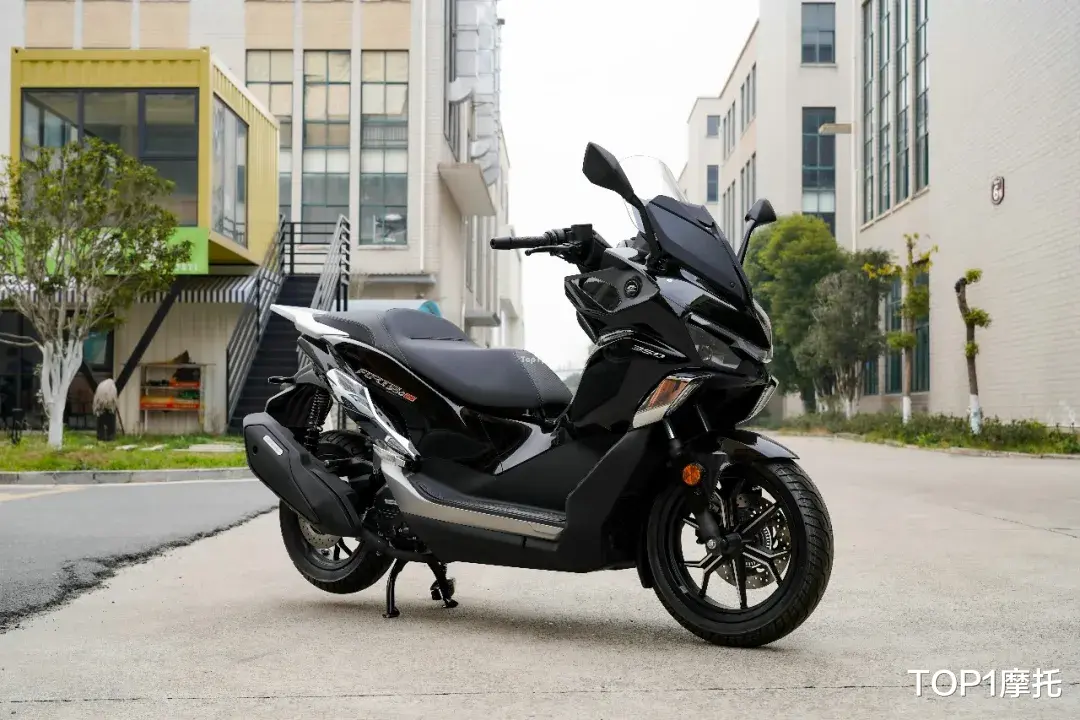 两轮头等舱,QJMOTOR鸿350GS静态全解析,不只是价格低还有硬实力