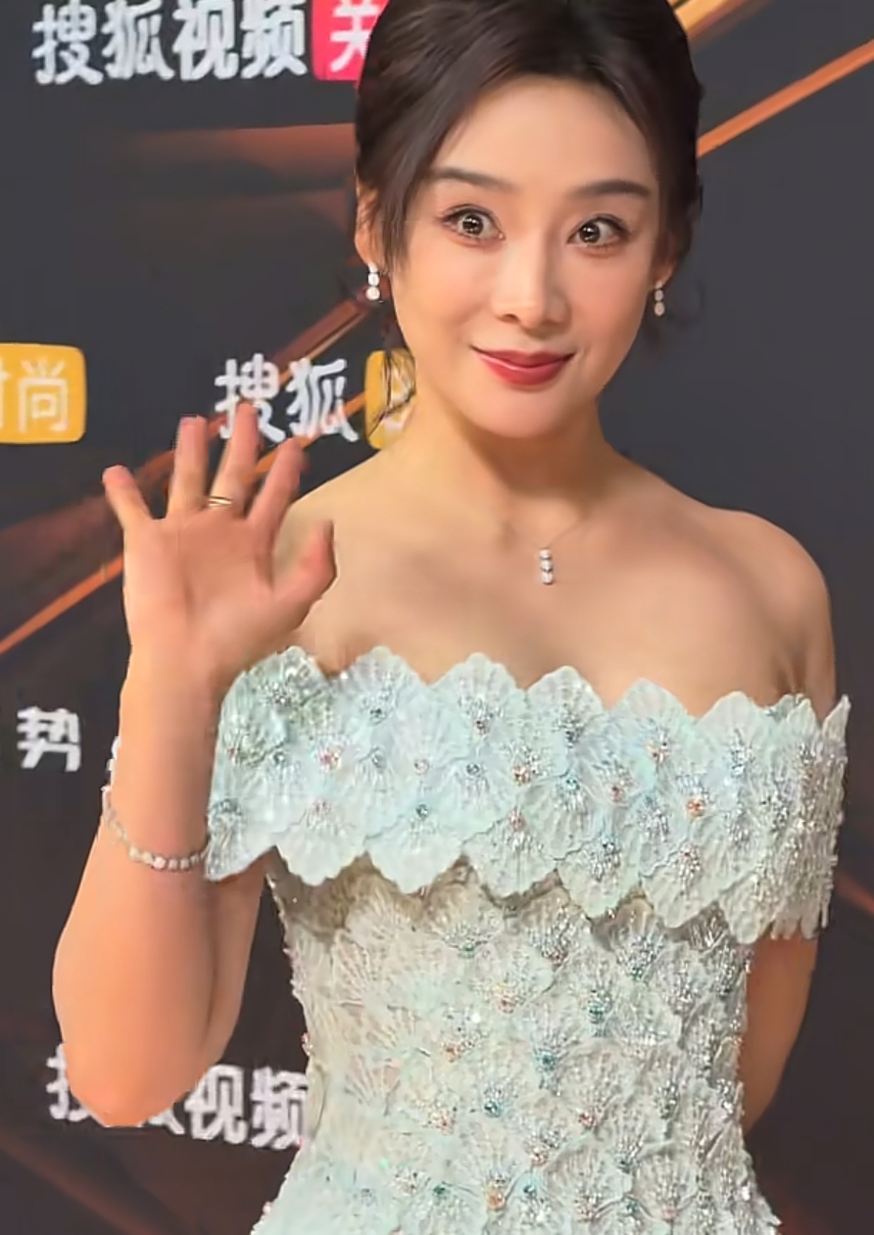 38岁袁姗姗自曝单身，没有被催婚却被催生 担心年纪大了生不出孩子