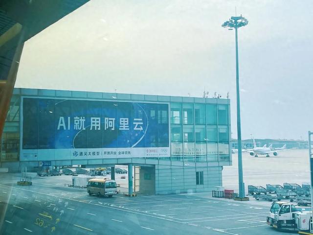 机场广告,AI乱斗