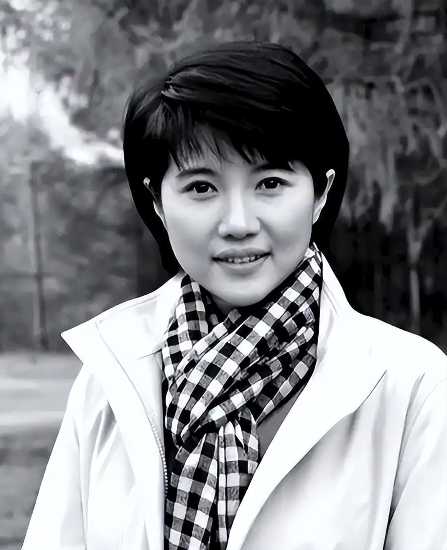 颜丙燕官宣恋情不到24小时,恶心一幕出现了,李乃文一个字没说错