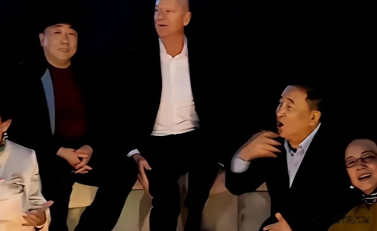 再反转!姜昆风波升级,拍摄者打脸助理,公开回应视频拍摄地点